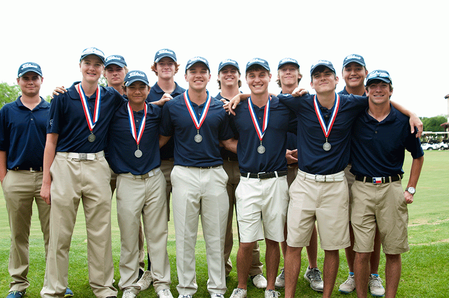 Boys' golf advances to the region tournament