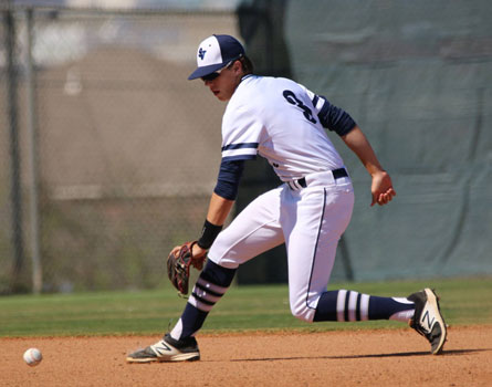 Baseball struggles at tournament