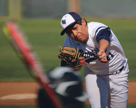 Baseball defeats the Cougars