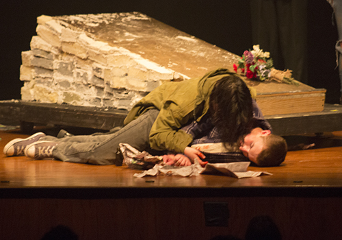 Kaylee Underwood as Juilet and Hunter Pittman as Romeo both lay dead.