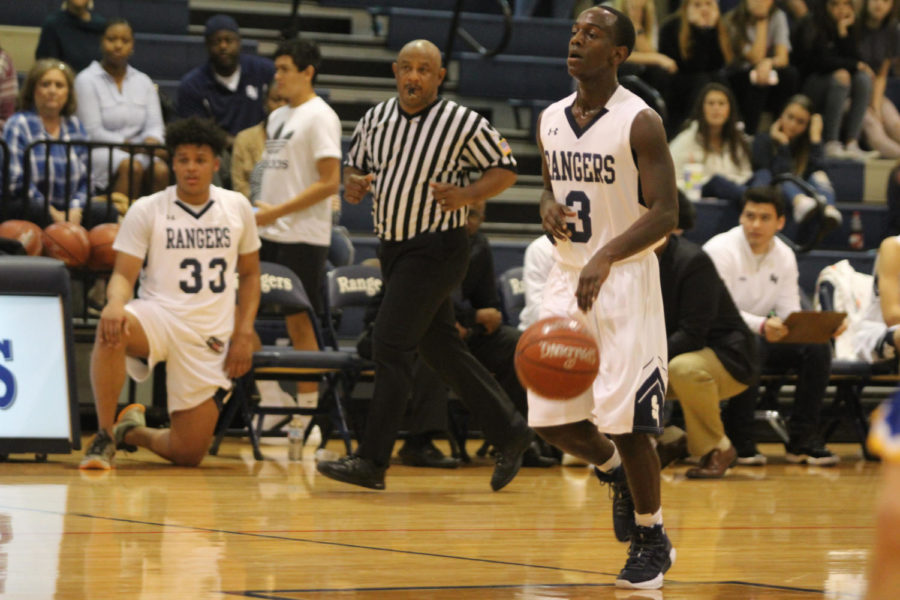 Junior point guard Justin Nutt advances down the court to set up the offense during the 48-44 loss against Alamo Heights on Nov. 21.