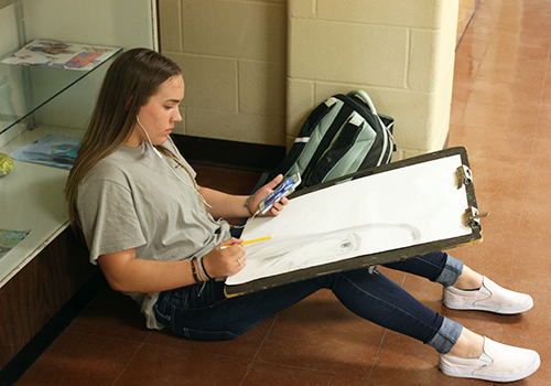 Sophomore Avery Streitz works on a self portrait for  her art class on May 11.