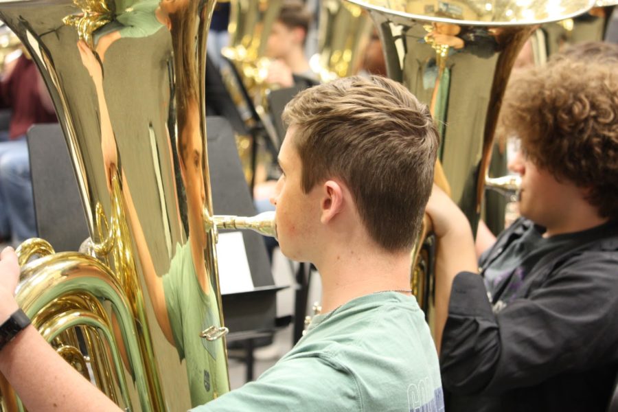 Sophomore tuba players Dalton Wambles and Cole Lienneweber play along with the conductor.