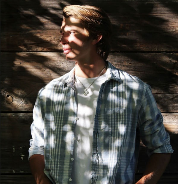 Jo Roznovsky submitted this portrait for commercial photography.