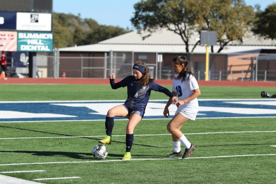 Chloe Berry battles for the ball against the McCarthur Brahmas 