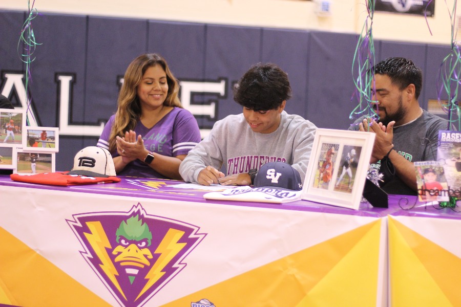 John Garza signed to play baseball at Richland College.