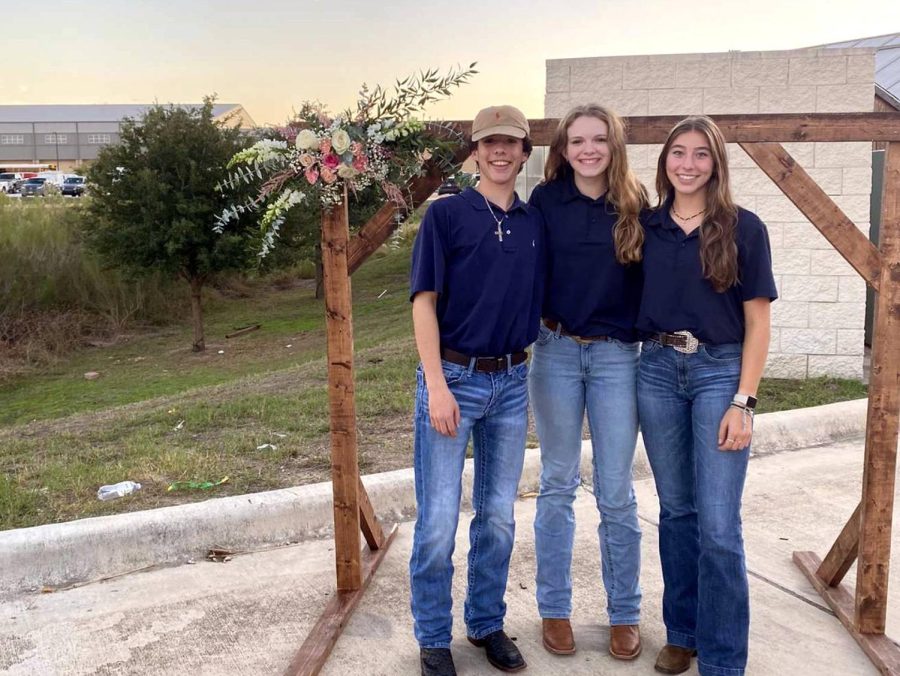 Sophmore Cameron Smith, junior Isabelle White, and junior Kaela Stevens win second at the Greenhand floral design skills team competition.