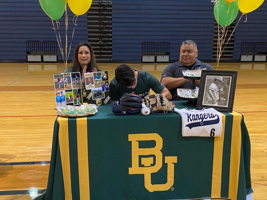 Jackson Elizondo signs to play baseball at Baylor University.