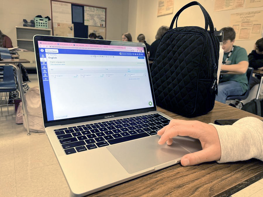 Junior Avery Pipes selects her classes for the 2023-2024 school year via School Link.