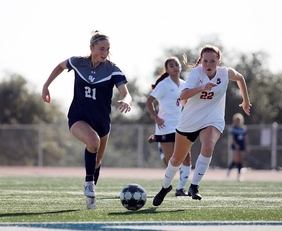 Senior Malia Thalman dribbles down the field against Bowie. Thalman is currently the leading goal-scorer for the Rangers. 