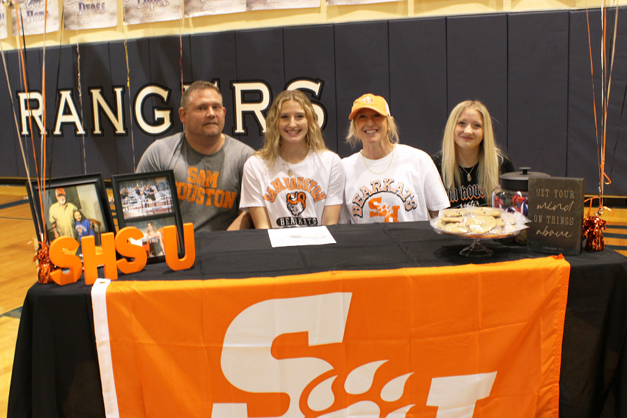 Zada Zimmerman committed to run track at Sam Houston State University.