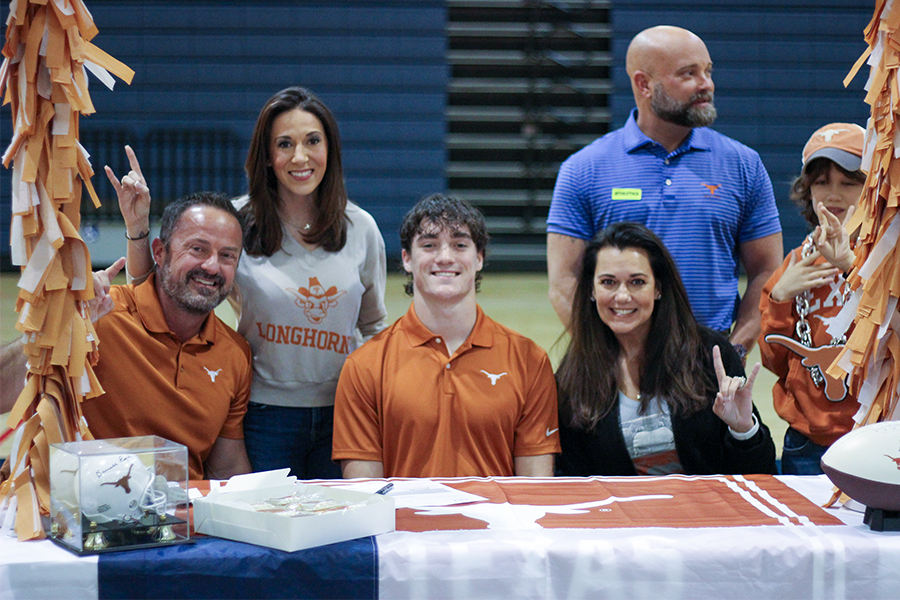 Senior cornerback and wide receiver Jackson Duffey inks his commitment with the University of Texas at Austin to continue his football career. Along with football, Duffey is a varsity baseball player.
