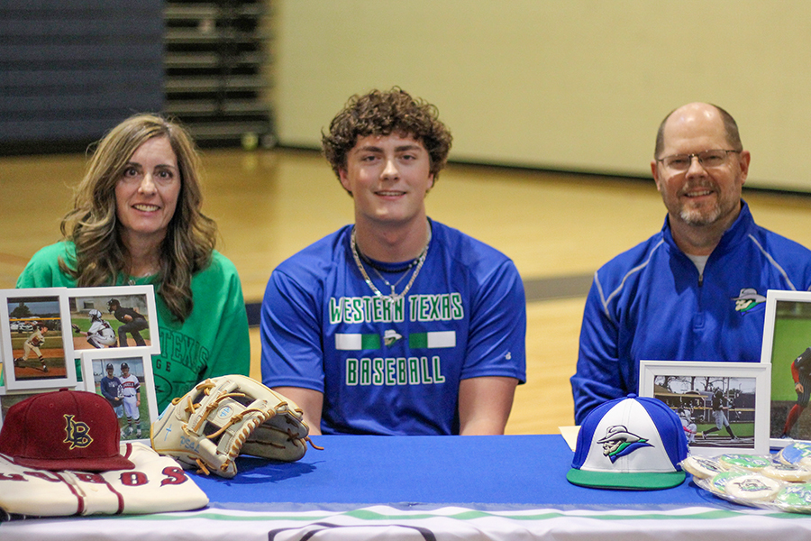 Senior baseball player Jackson Harris signs with Western Texas College. Outside of school, Harris plays with Texas Angels Baseball.
